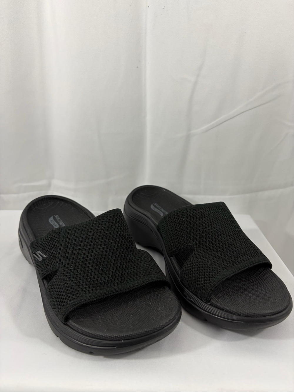 NWT Skechers Women's Size 6W Black Mesh Slide Sandals